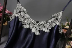 Pyjama 2 Pièces Femme Satin Avec Fleurs En Dentelles(Pyjama 2 Pieces Femme Satin) -Pyjama Original HTB1Zn9SQFXXXXXKXFXXq6xXFXXXJ